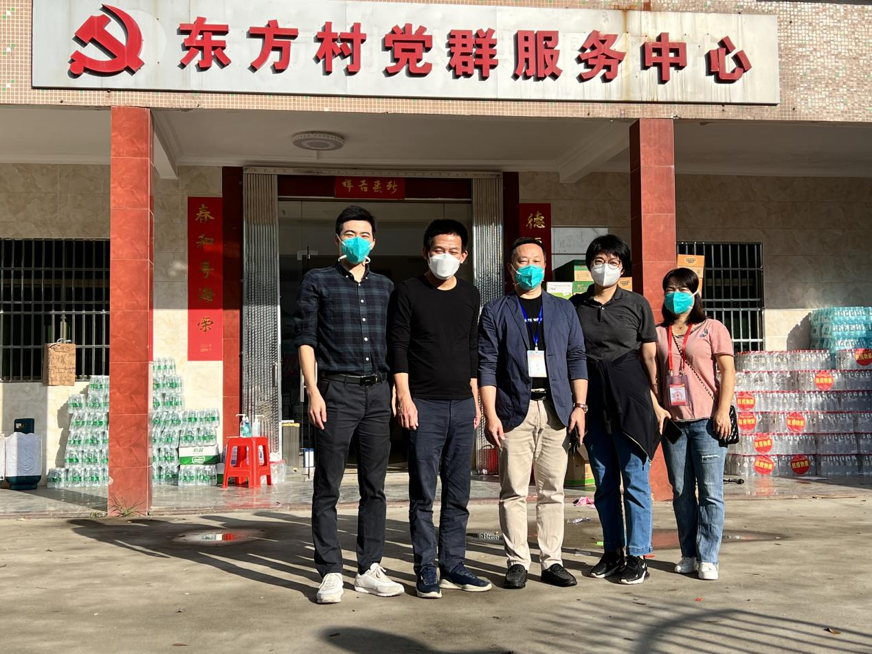 镇人大主席黄梦瑶下沉东方村担任网格长时与梅江区支援干部及汤南镇、东方村领导合影.png