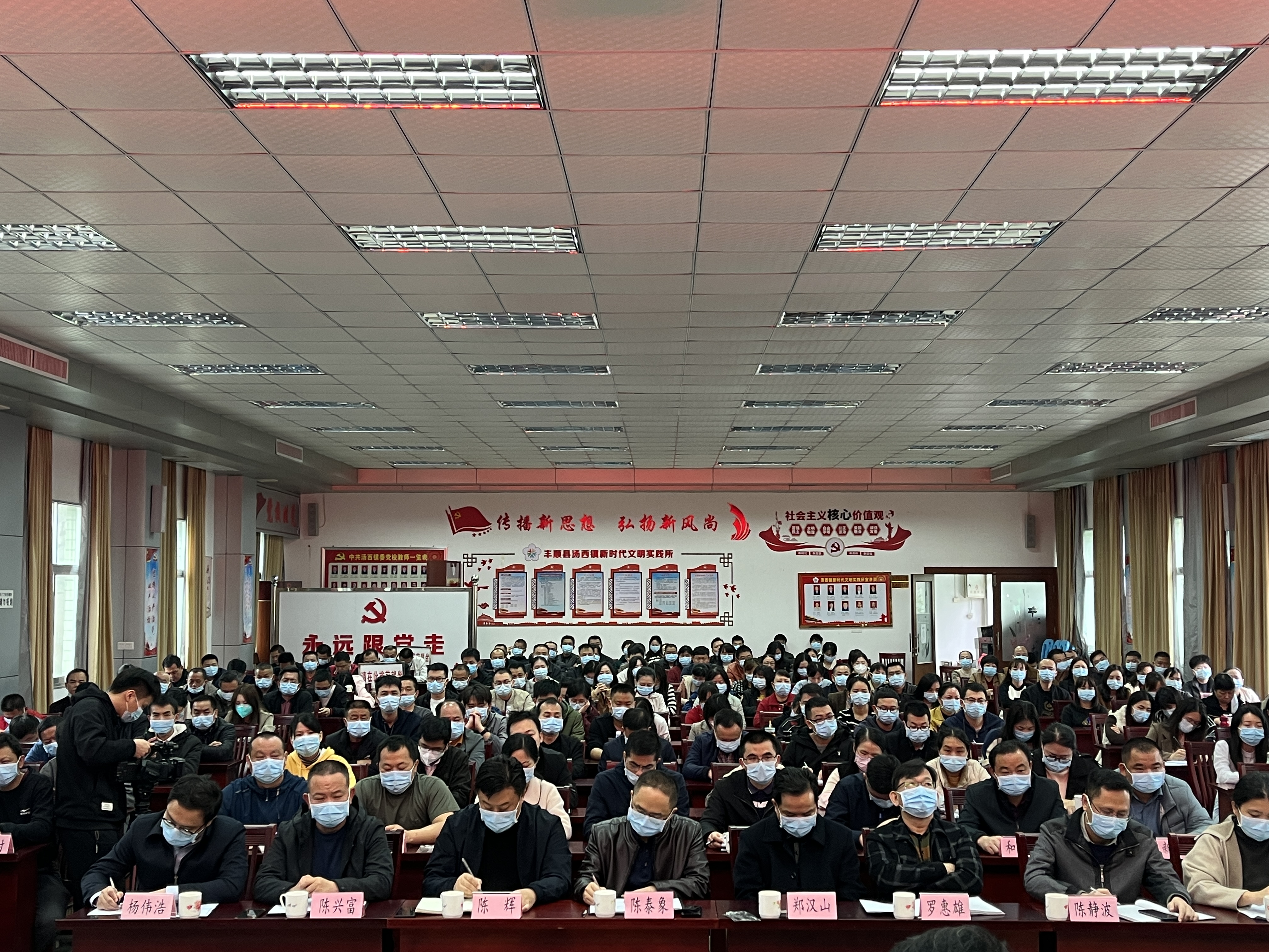 e723ca24cba40d0fb7ee0c87dfb4880.jpg